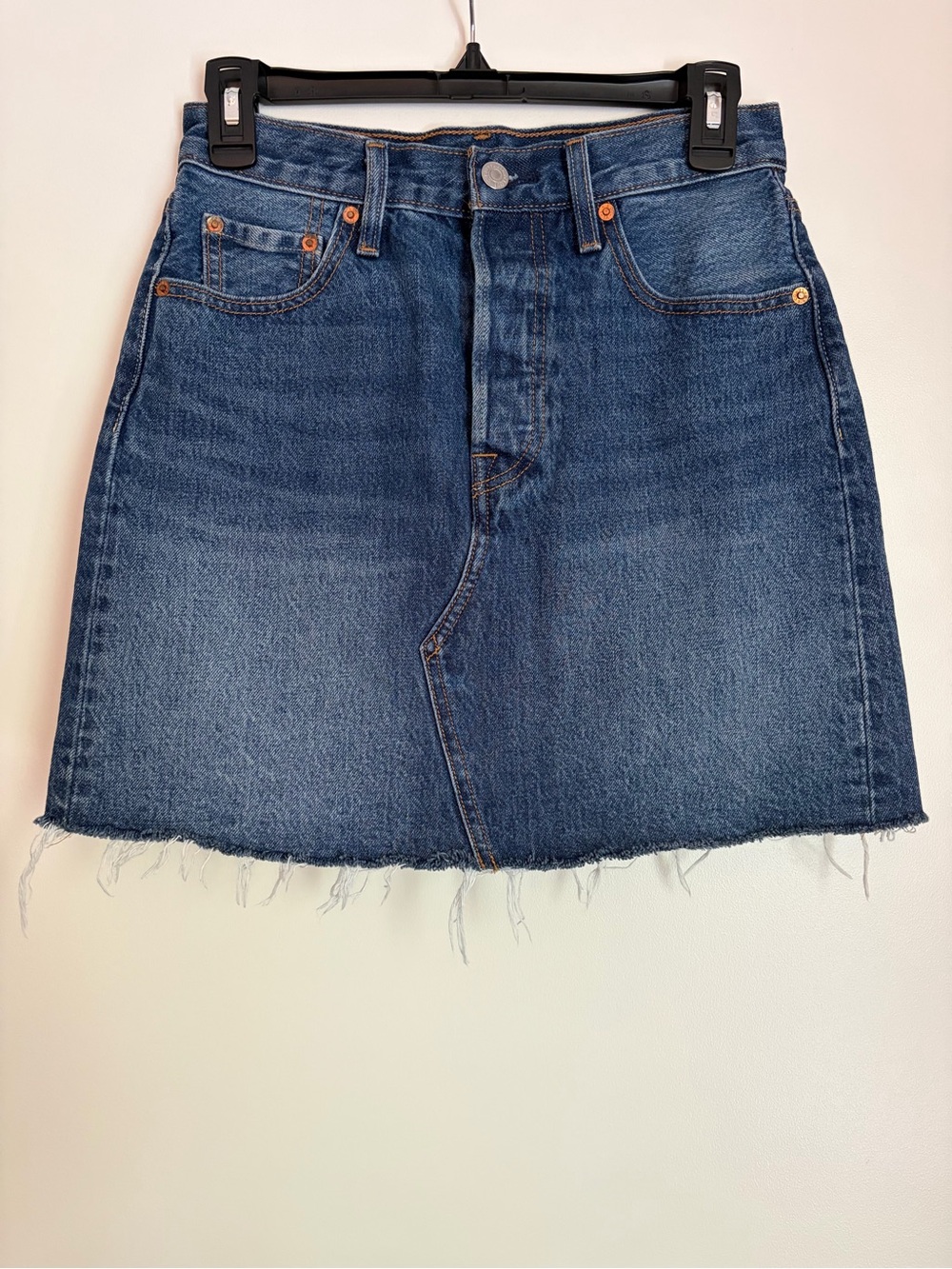 Levi’s Icon Skirt Women’s Size 26 Denim Mini Skirt Dark Wash Raw Hem Button Fly